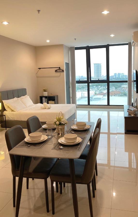 Atria Sofo Suites - Петалинг-Джая Экстерьер фото